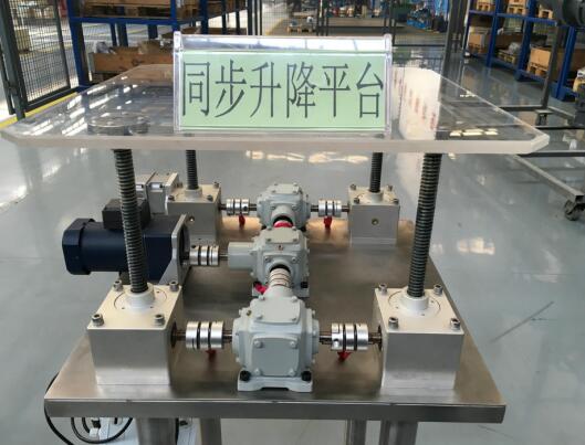 非標(biāo)定做<a href='/default.html'>絲桿升降機(jī)</a>同步升降臺(tái)